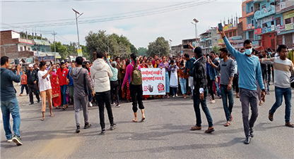 बर्दिवासमा पूर्वपश्चिम राजमार्ग आज पनि अवरुद्ध !