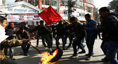 पेट्रोलियम पदार्थको मूल्यवृद्धि विरुद्ध अखिल आन्दोलित !